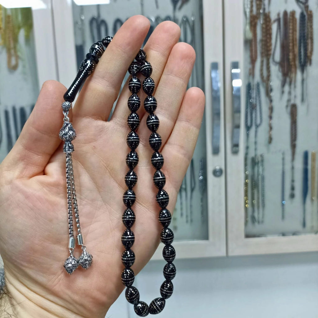 Gümüş İşlemeli Gümüş Püsküllü Oval Kesim Oltu Taşı Tesbih 7.5 X 11 mm