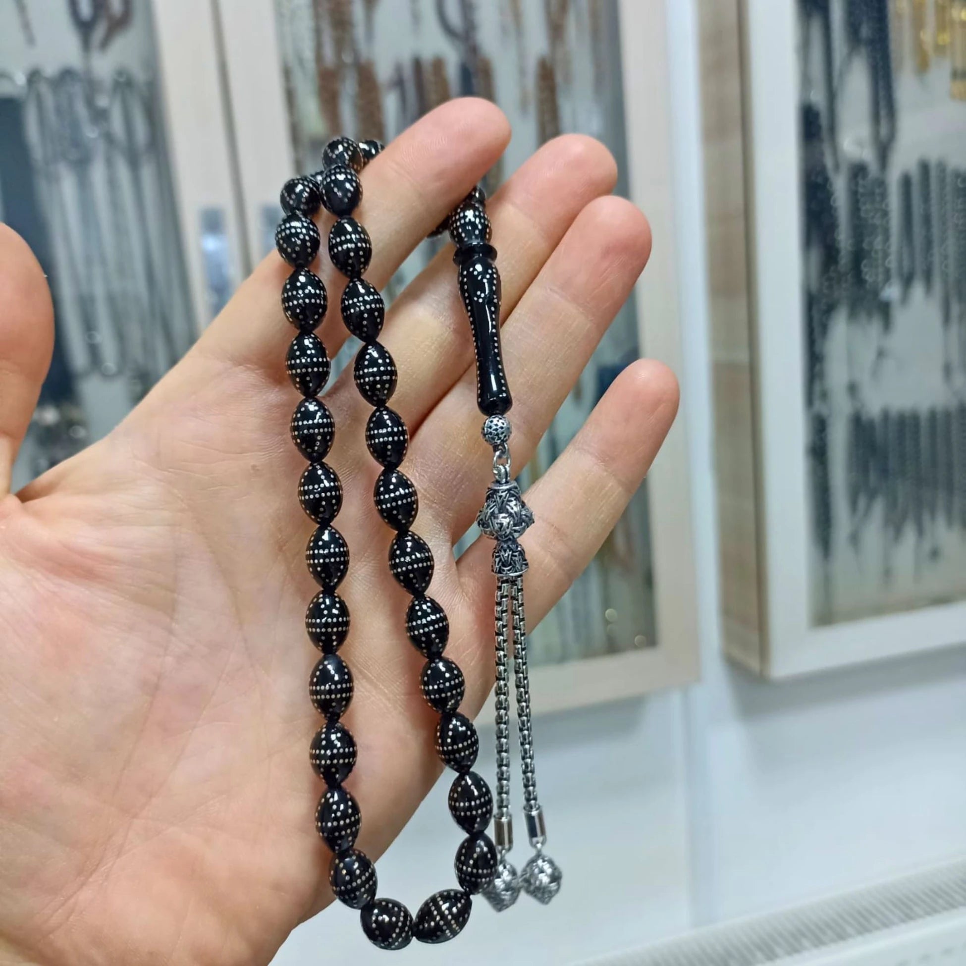 Gümüş İşlemeli Gümüş Püsküllü Oval Kesim Oltu Taşı Tesbih 7.5 X 11 mm