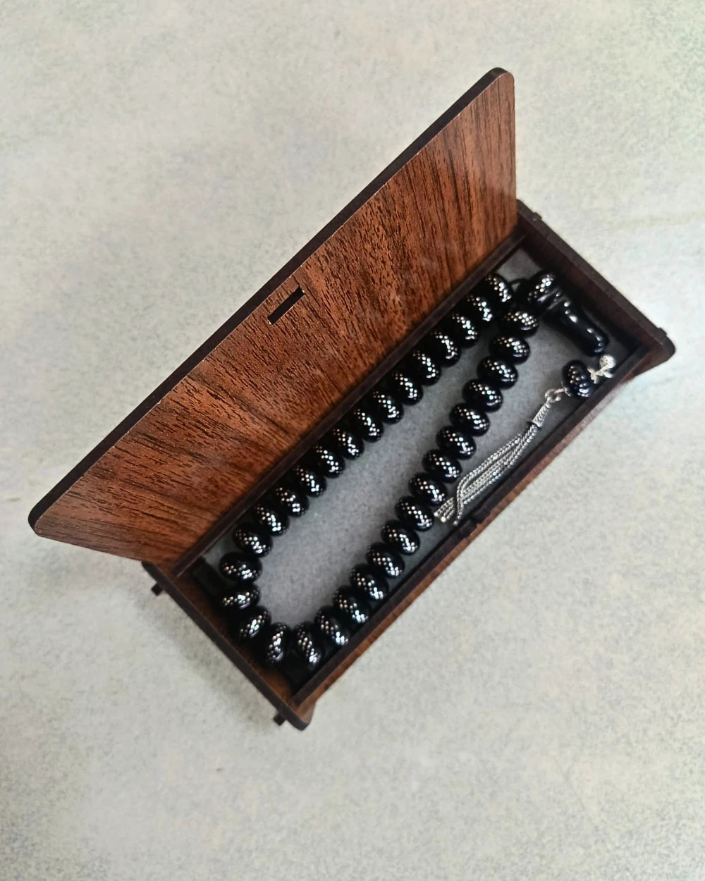Gümüş Püsküllü Gümüş İŞlemeli Bilek Boy Tekerlek Kesim Gürcistan Oltu Taşı Tesbih 12 x 7 mm