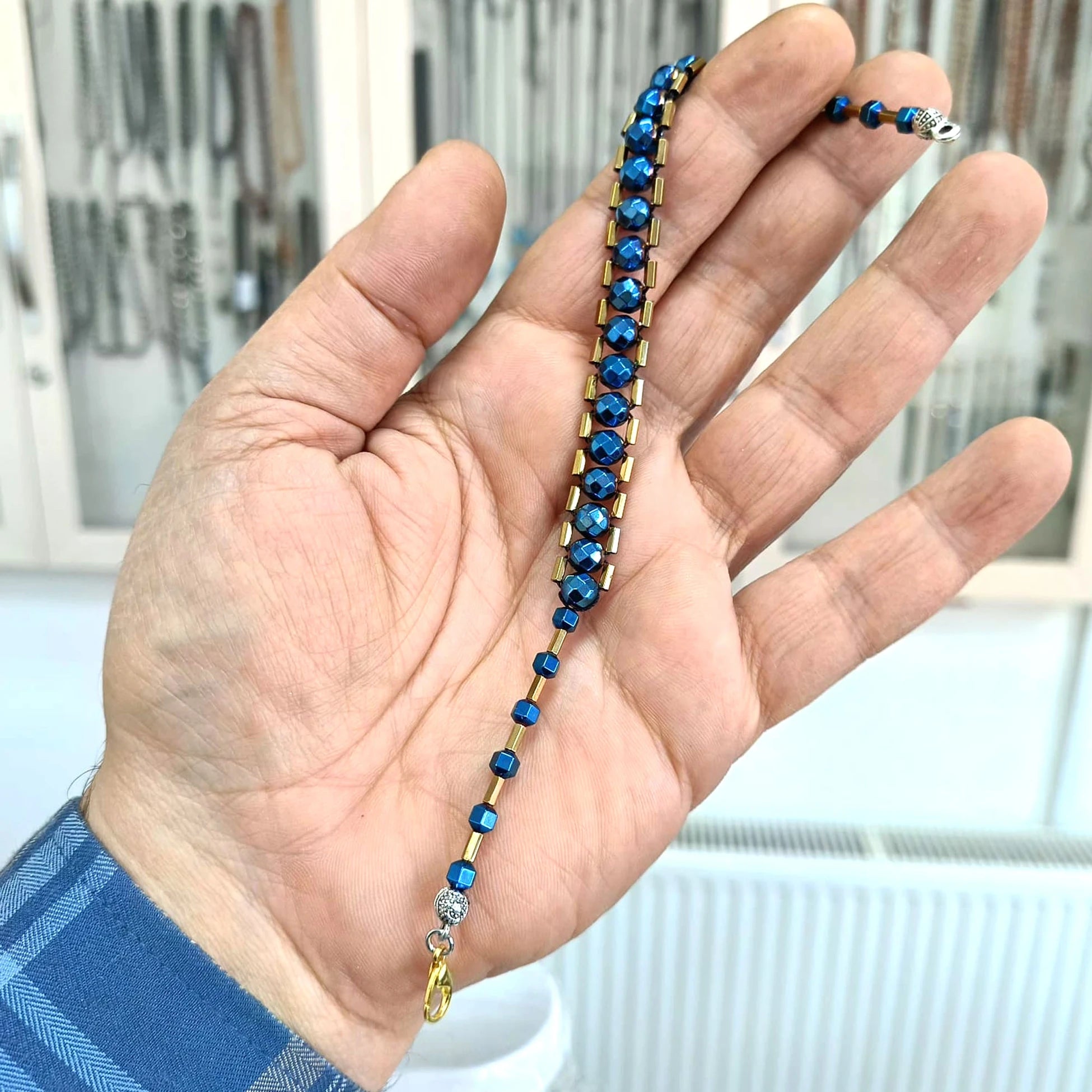 Fasetalı Küre Kesim Mavi ve Altın Renk Hematit Taşı Zaza Tesbih Bileklik 22 cm