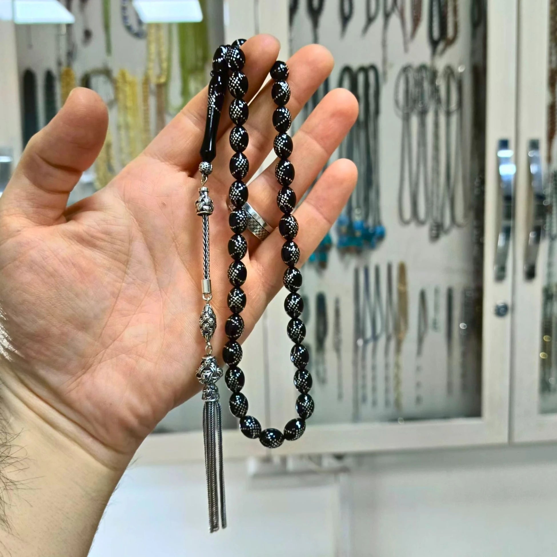 Gümüş Örümcek Ağı İşlemeli Gümüş Püsküllü Oltu Taşı Tesbih 7,5 x 10,5 mm